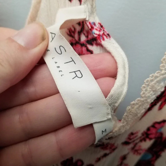 ASTR The  Label Romper Floral Boho Crochet Inset Romper Cream M - Picture 5 of 12